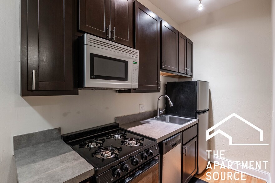 Building Photo - 4616 N Paulina St