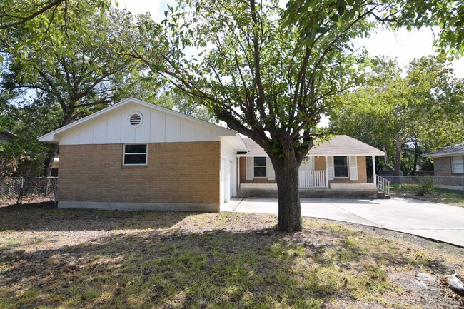 Building Photo - 2504 Paula Rd