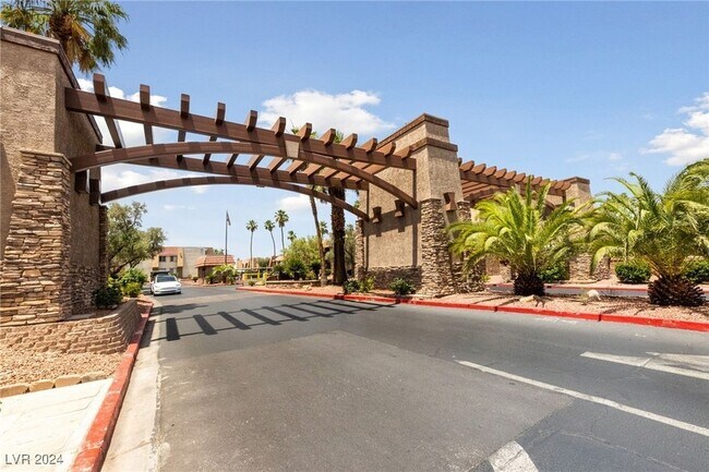 Building Photo - 4921 Indian River Dr