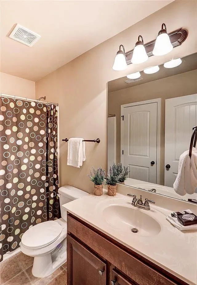 Building Photo - "Spacious 4-Bed Oasis with 2.5 Baths in Charming Simpsonville – 2400 Sq Ft of Comfort Awaits!"