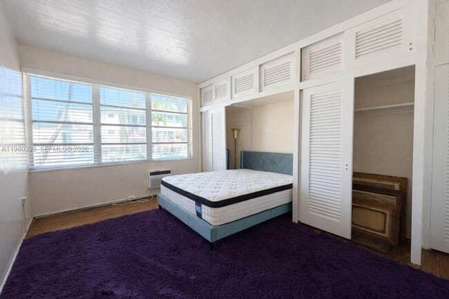 Building Photo - 4710 Pine Tree Dr