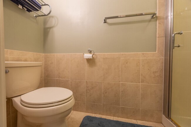 Building Photo - Spacious 2 Bedroom Townhouse in Tunxis Vil...