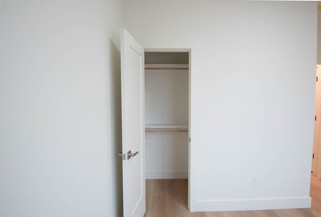 Building Photo - 1407 Windsor Dr