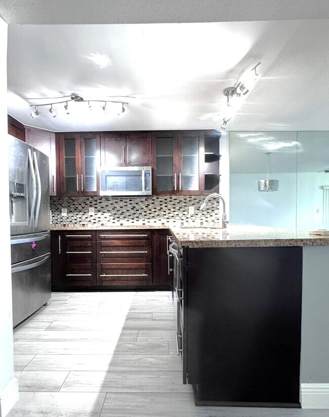 Building Photo - 2311 S Cypress Bend Dr