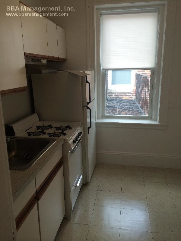 Building Photo - 120 Warren St