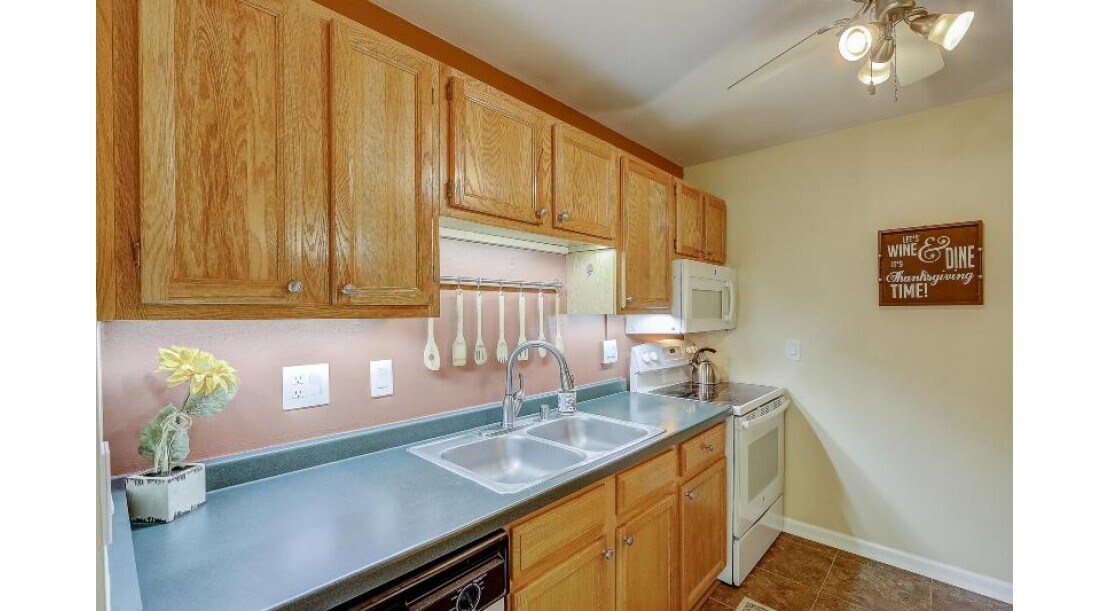 Kitchen - 157 Linden Ln