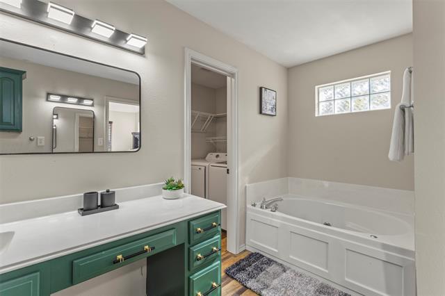 Building Photo - 1522 Oakwood Dr