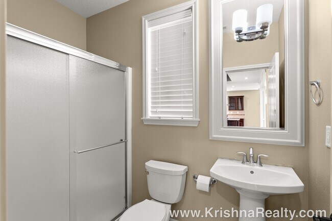 Building Photo - Outstanding 4 BD* 3* BA + *Bonus Room* Cor...