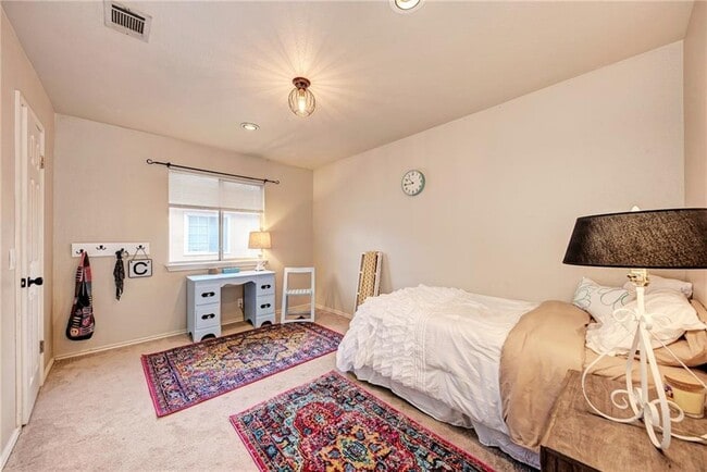 Building Photo - 1813 White Oak Loop