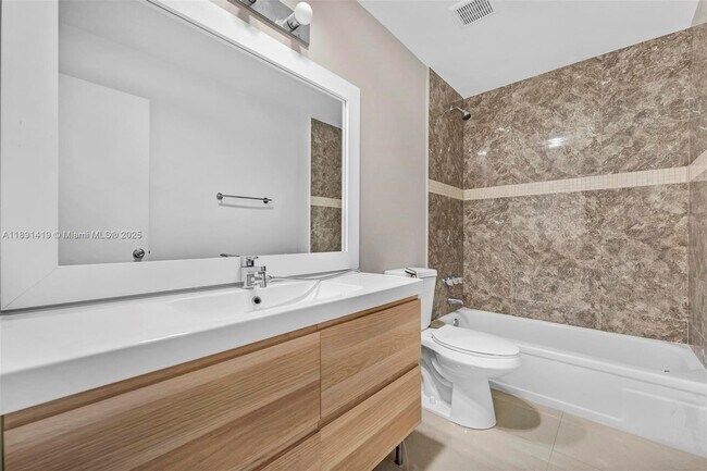 Building Photo - 8790 Holly Ct