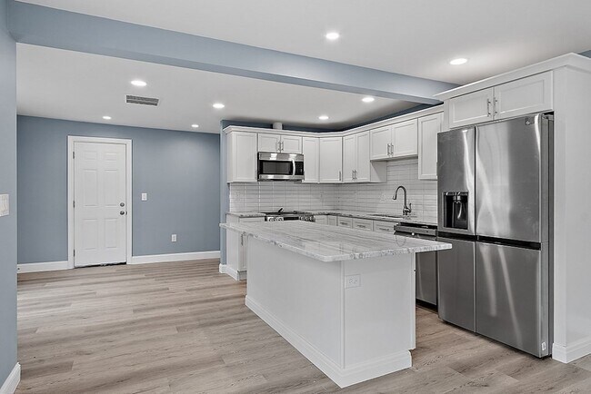 Building Photo - 53 Fenwood Rd