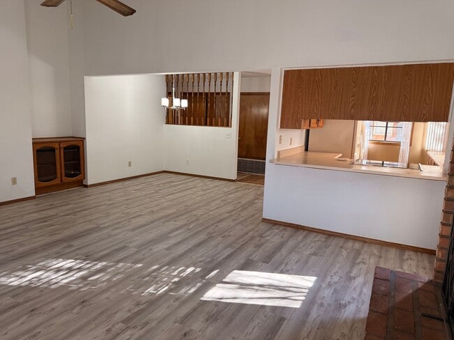 Building Photo - Beautiful Country Club