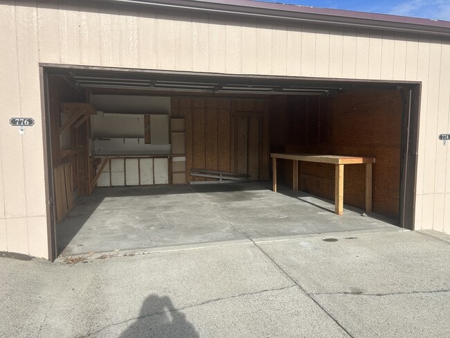 Building Photo - 776 Moccasin Trail