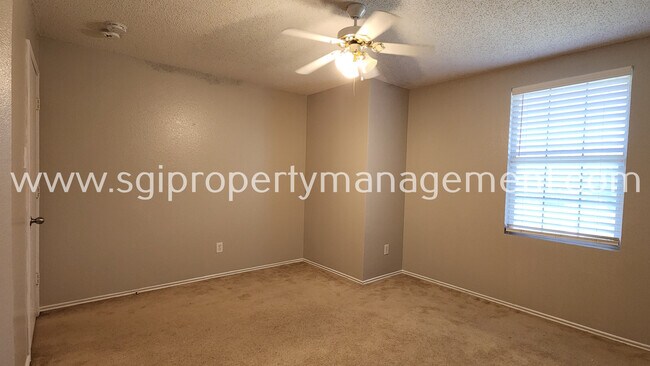 Building Photo - 2604 Bandera Pl
