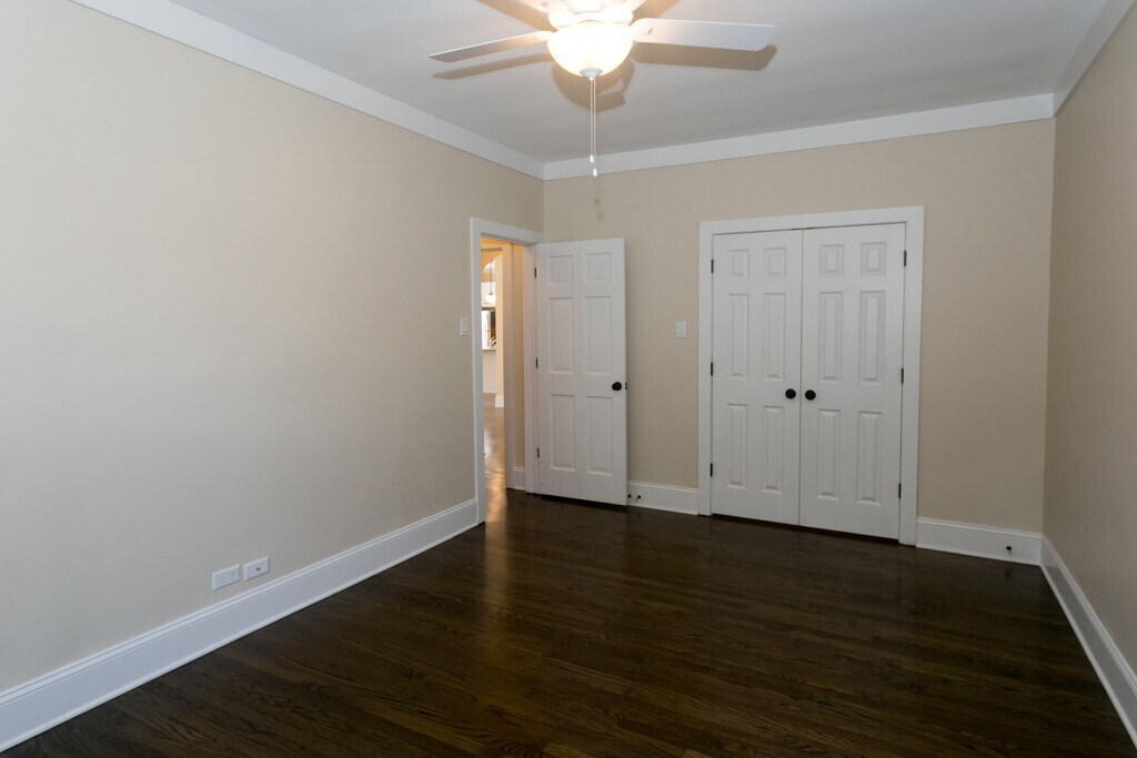 Building Photo - 1360 E 52nd St