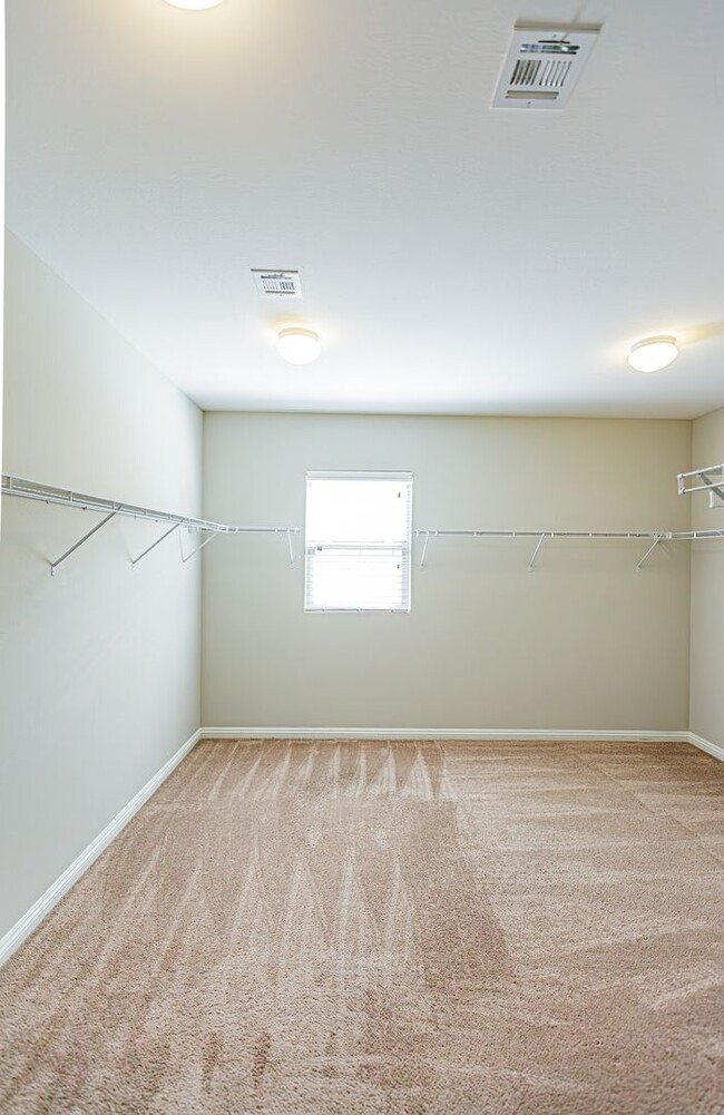 Building Photo - Beautiful Home in a Gated Community