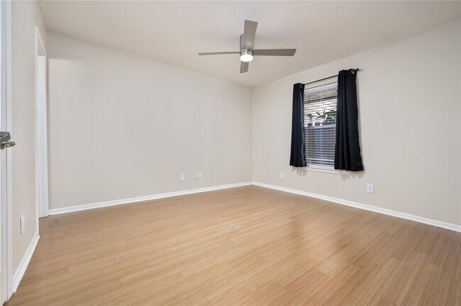 Building Photo - 3204 Menchaca Rd