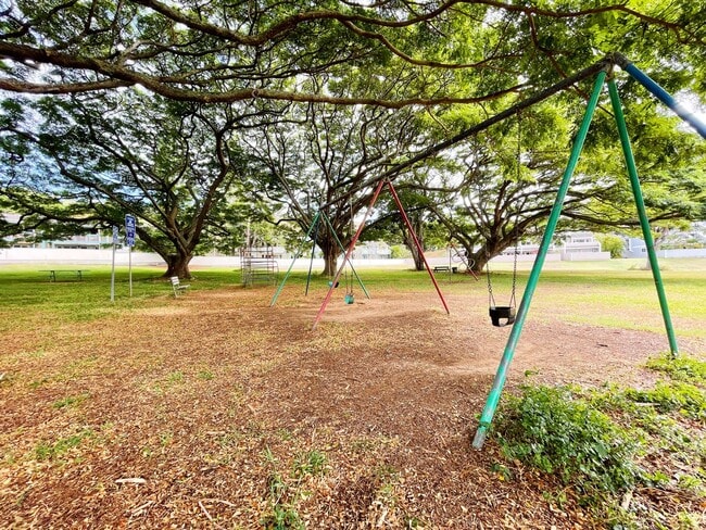 Building Photo - Pet Friendly Kaneohe Townhouse with A/C
