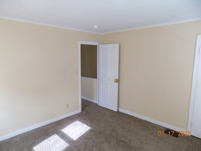 Building Photo - 455 Ralph St