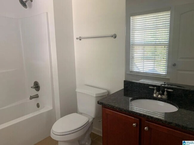 Building Photo - 2 Bed & 2.5 bath townhome  located in Oxford on the golf course