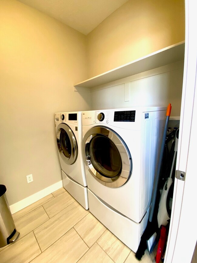 Building Photo - 10439 S Beetdigger Blvd