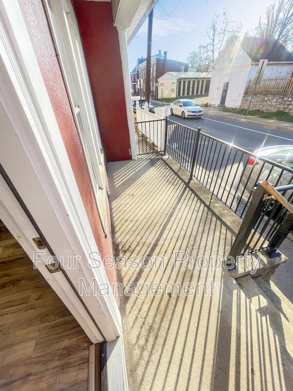 Building Photo - 304(a) South Locust St