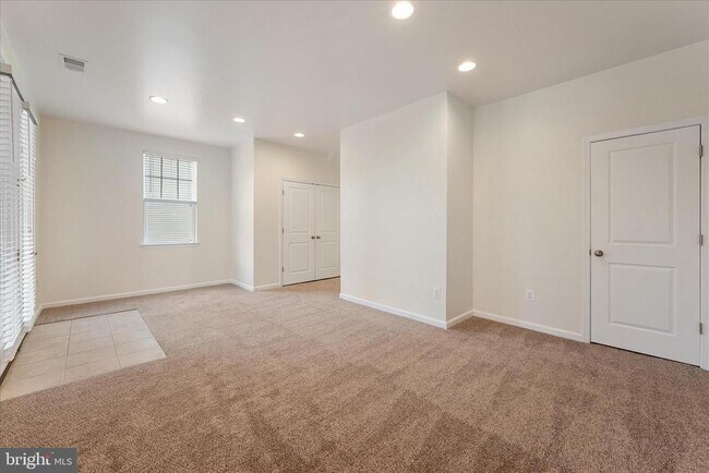 Building Photo - 109 Sequoia Dr