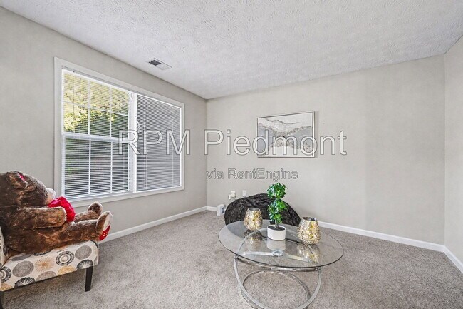 Building Photo - 550 Claudel Ct SW