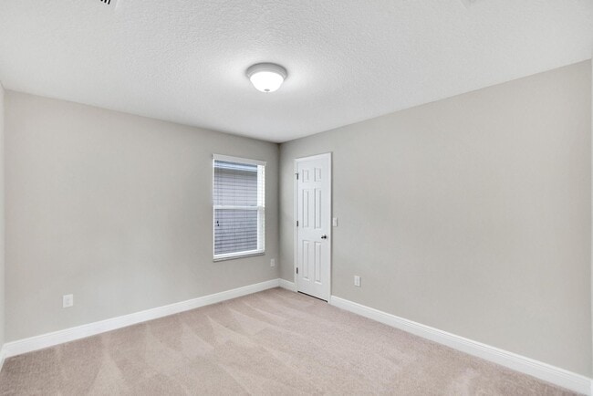 Building Photo - FishHawk Home Available Immediately!