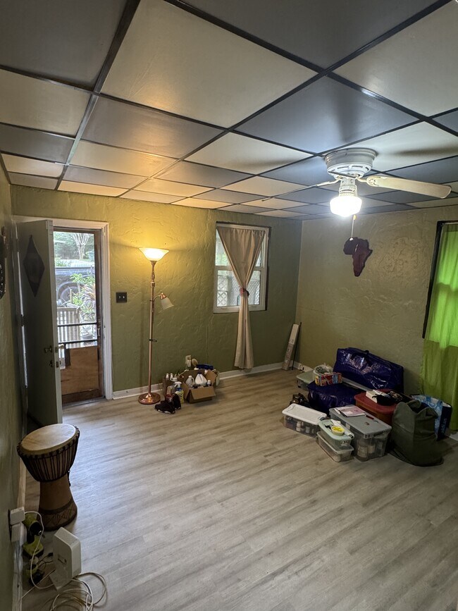 Building Photo - 1612 Pepper Dr