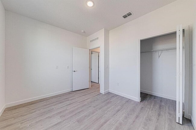 Building Photo - 633 Trikomo Dr
