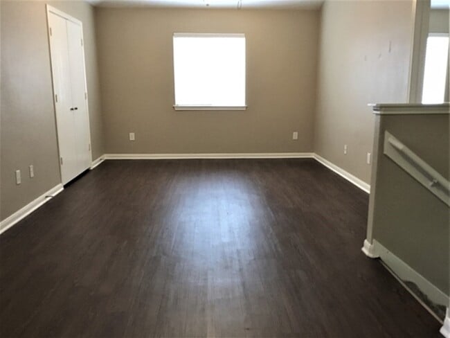 Building Photo - 21655 Falvel Lake Dr