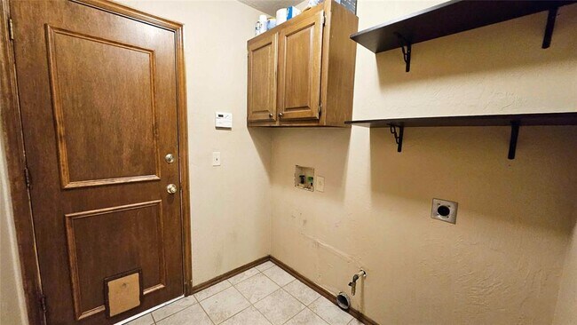 Building Photo - 1225 NW 198th St