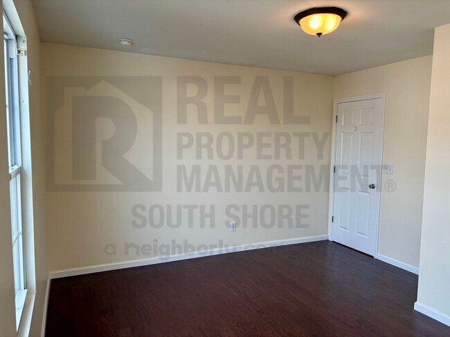 Building Photo - Sunlight, Space, and a Backyard Made for Gathering - 4 bed/2.5 bath