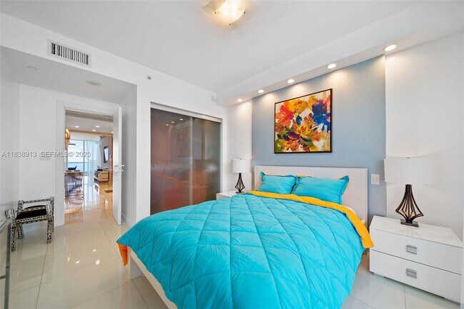 Building Photo - 17875 Collins Ave