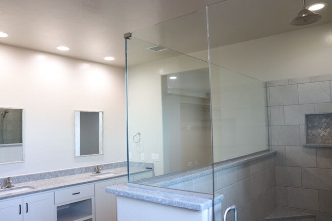 Building Photo - Welcome to your Southern Arizona desert oasis!