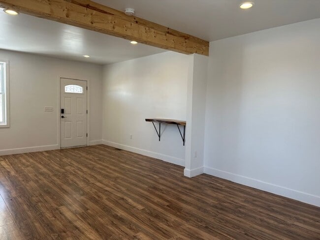 Building Photo - 642 N 3rd Ave