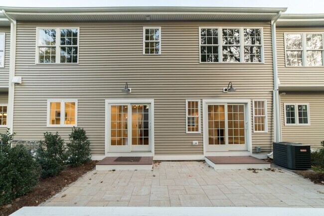 Building Photo - Luxury 3-Bed/1.5 Bath East Rock Condo Avai...