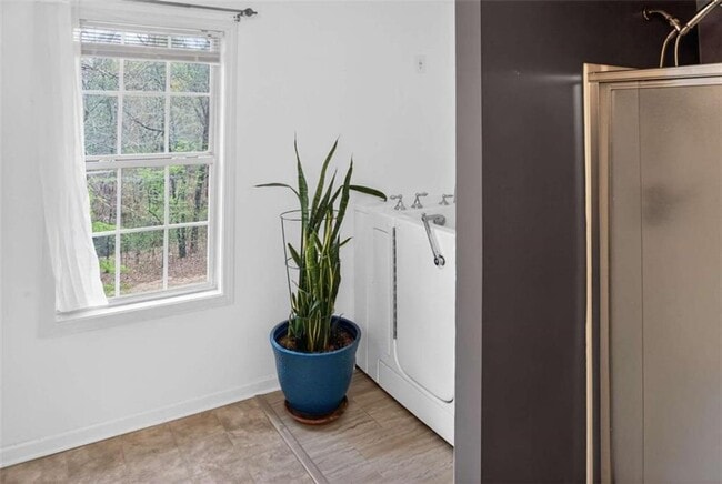 Building Photo - 905 Pownal Ln