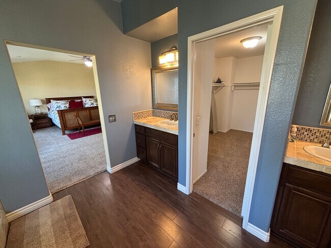 Building Photo - Gorgeous and spacious 5 bedroom FURNISHED home in Canyon Crest for rent!