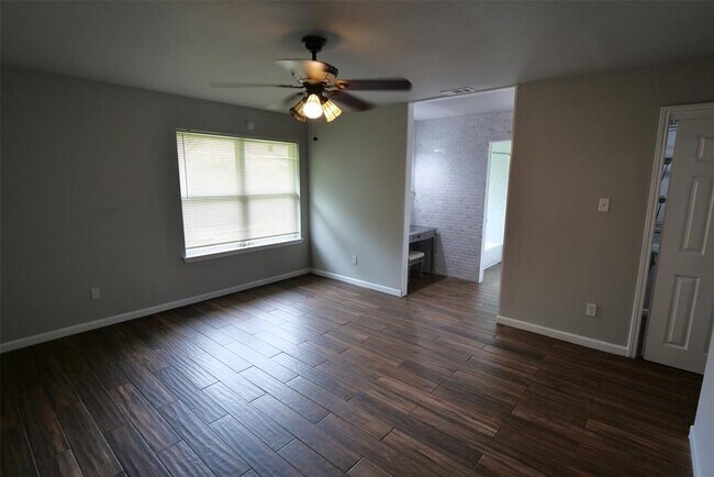 Building Photo - 15311 Mondrian Dr