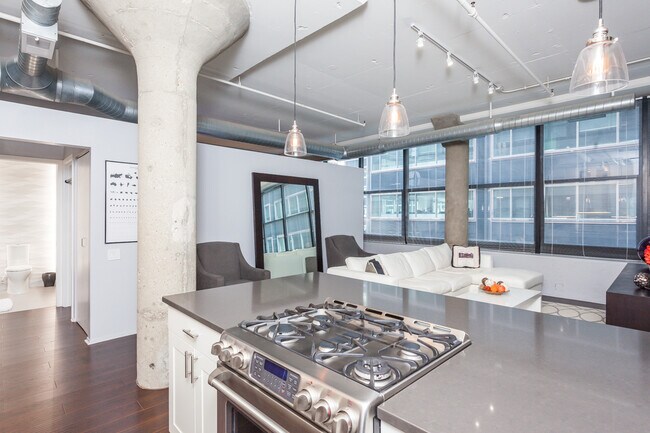 Building Photo - 130 S Canal St