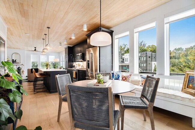 Building Photo - 395 Pratt Dr SE