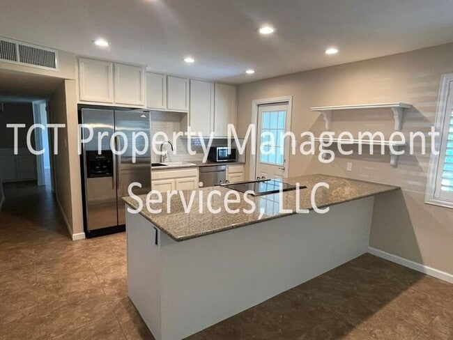Building Photo - Beautifully Landscaped 3 Bedroom Home in T...