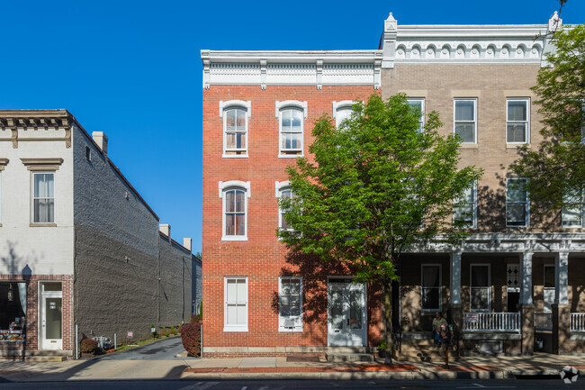 Building Photo - 425 N Market St