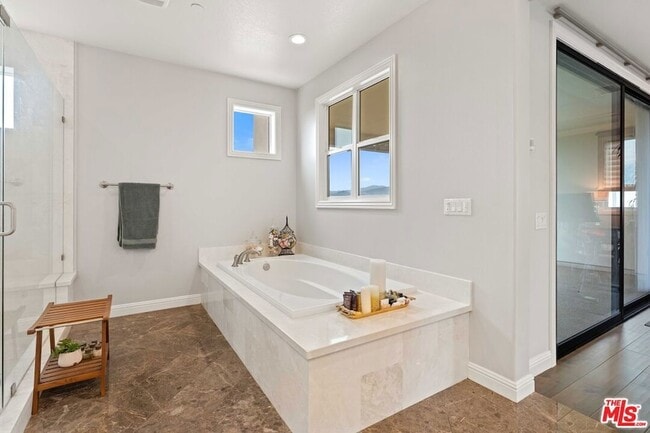 Building Photo - 11925 N Ricasoli Way