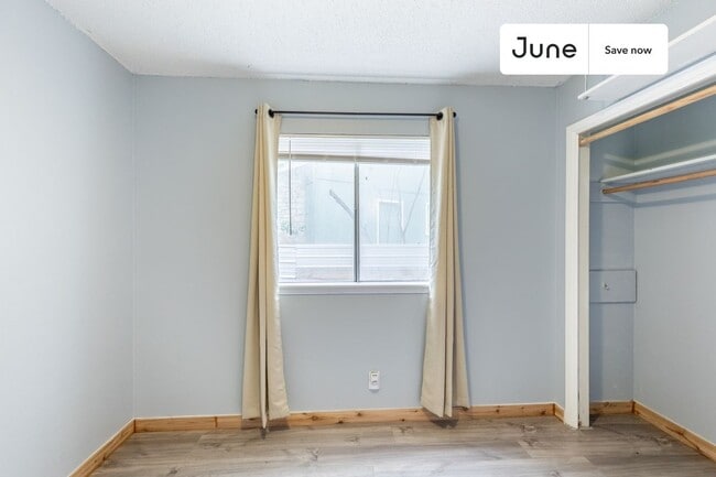 Building Photo - 5402 Brompton Cir