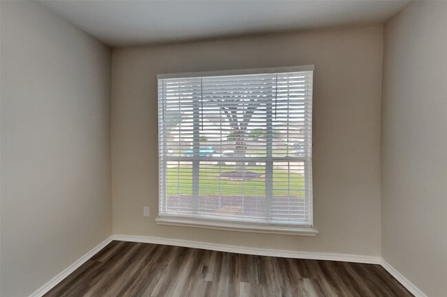 Building Photo - 1806 Usher Ct