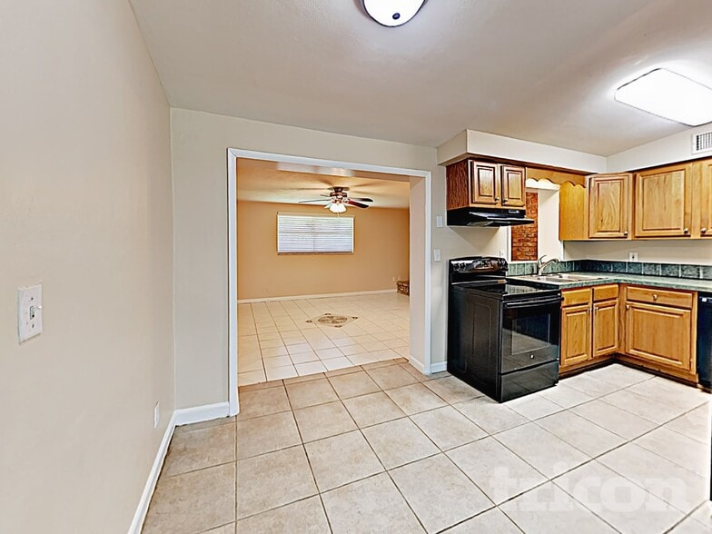 Building Photo - 3463 Arbutus Ln