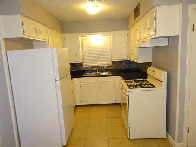 Building Photo - 134 Memory Ln